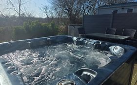 Dixons Den Hot Tub